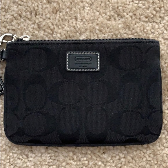 Coach Handbags - Coach wristlet